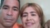 El pastor cubano Lorenzo Rosales Fajardo junto a su esposa Marilidegnis Carballo.