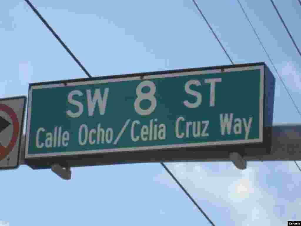 Una calle de Miami lleva el nombre de la cantante cubana Celia Cruz. Foto cortesía/ Omer Pardillo