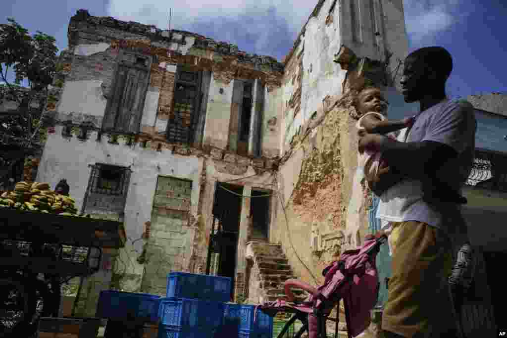 Cuba necesita casi un millón de viviendas para resolver la crisis habitacional / Foto: Ramon Espinosa (AP)