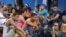 Cientos de migrantes cubanos quedaron varados en camino a EEUU tras la derogación de "pies secos, pies mojados".