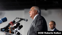 Carlos Giménez en una conferencia de prensa en el Museo de la Diáspora Cubana, en Miami, en 2021. (Archivo OCB/Roberto Koltun)