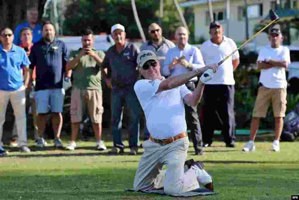 Miguel Ángel Jiménez jugó con aficionados cubanos un torneo de nueve hoyos en el Club de Golf de Capdevila, en La Habana. 