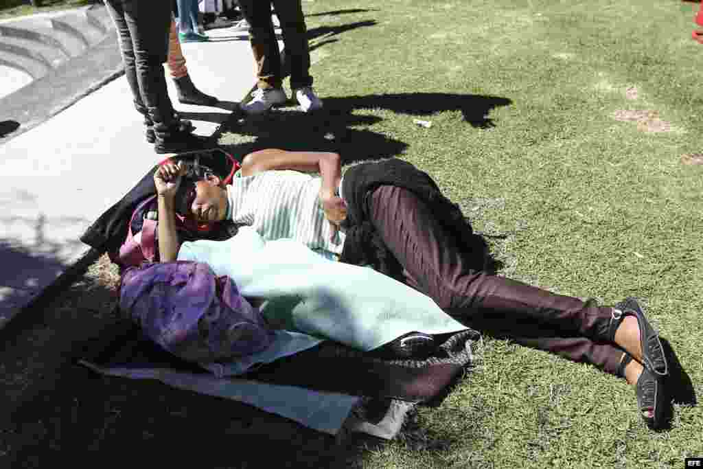 Ciudadanos cubanos que viven en Ecuador y buscan visado humanitario para ir a Estados Unidos, comunicaron hoy, lunes 27 de junio de 2016, que acudirán a la Organización de las Naciones Unidas para buscar apoyo y lograr su objetivo en Quito (Ecuador).