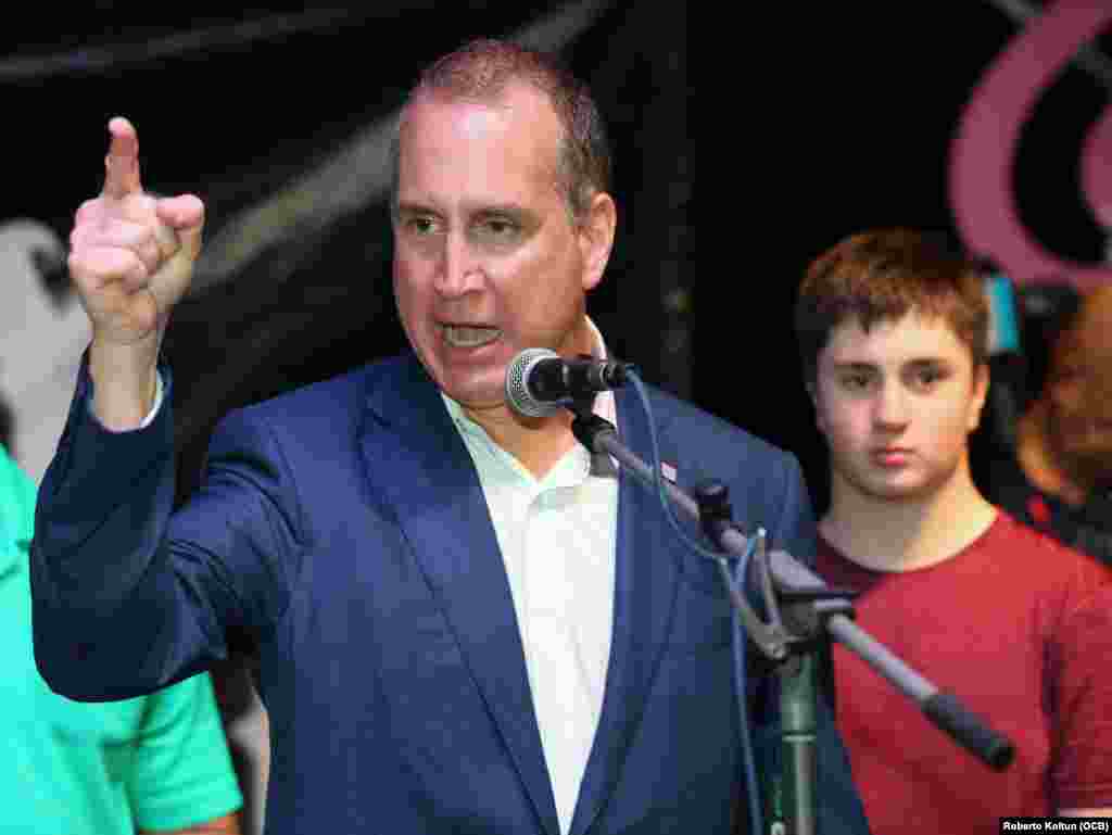 El congresista Mario Diaz-Balart tras conocer su victoria en las elecciones de medio término reafirmó su compromiso de seguir trabajando por el bien de la comunidad.