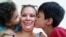 Jaina Rodríguez Tamayo (centro) junto a sus hijos, Alessandro y Ashley. 