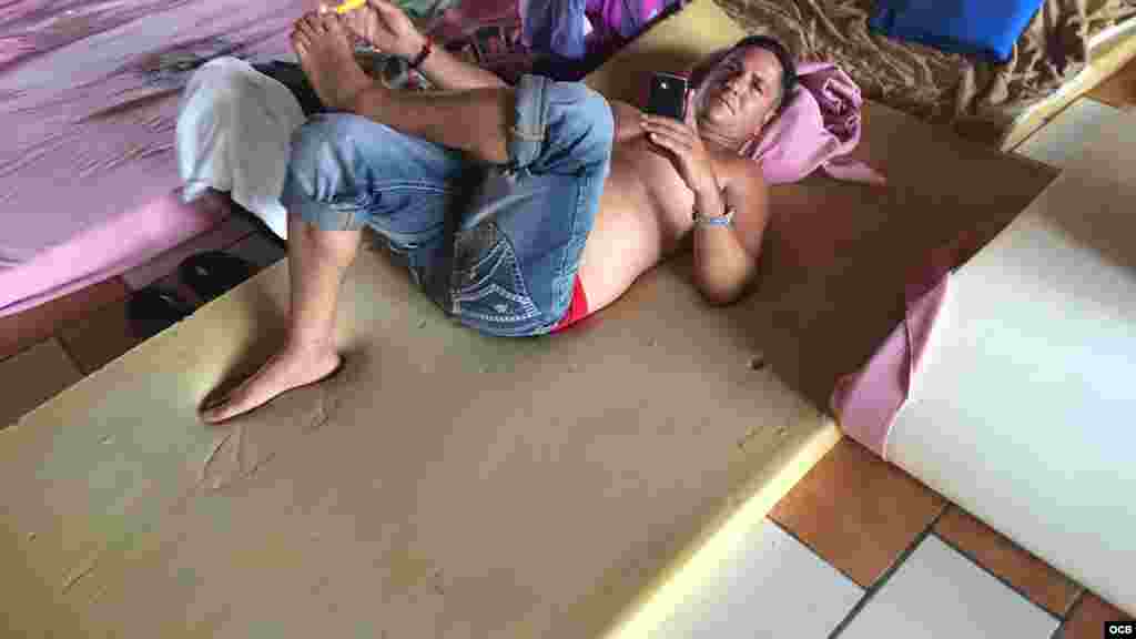 Cubanos en el poblado La Cruz, cercano a la frontera con Nicaragua.