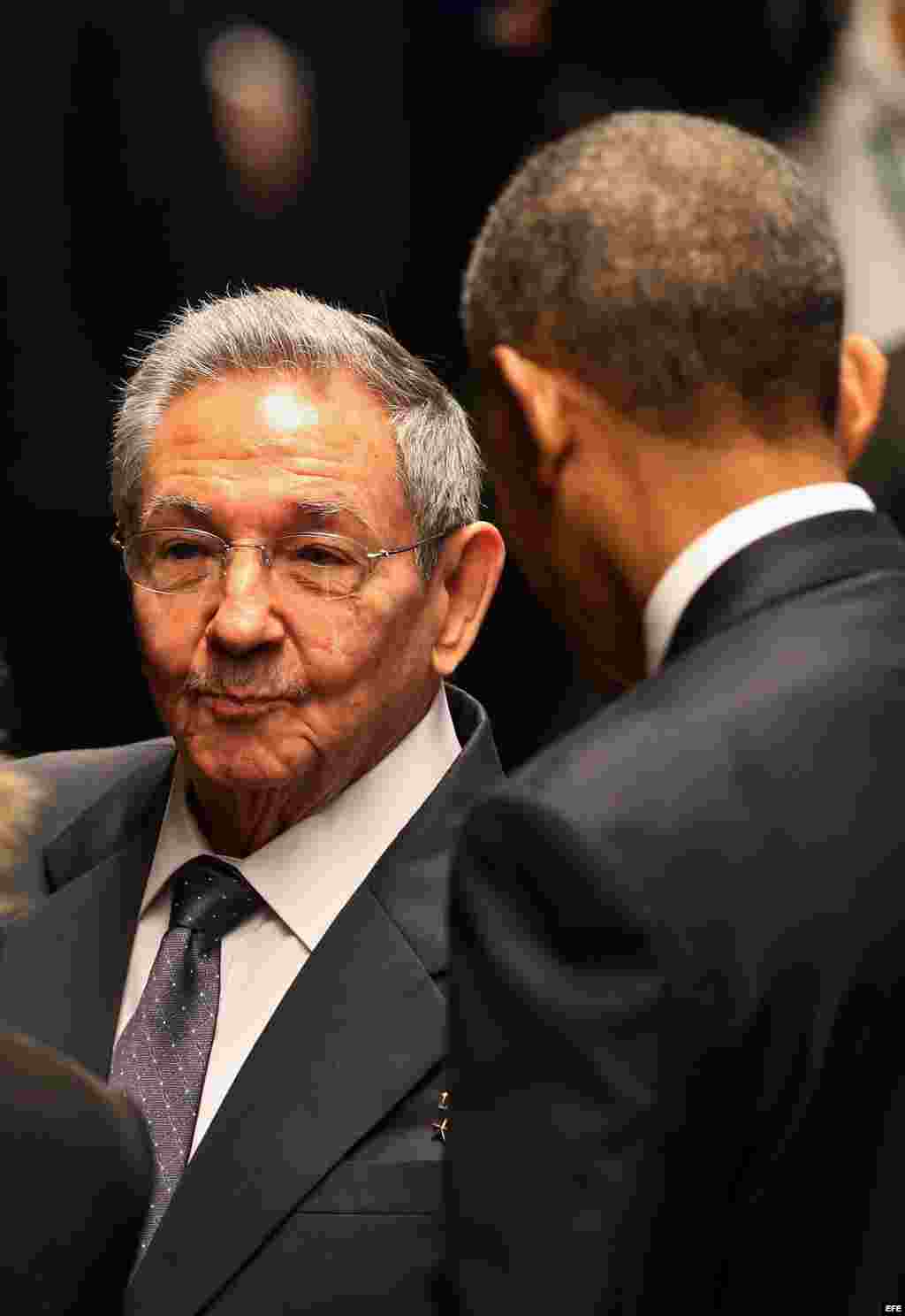 Raúl Castro y Barack Obama en la ceremonia oficial de recibimiento en el Palacio de la Revolución en La Habana. 