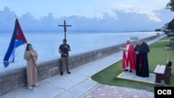 Vía Crucis finaliza con una oración frente al mar, en el Malecón de la Ermita.