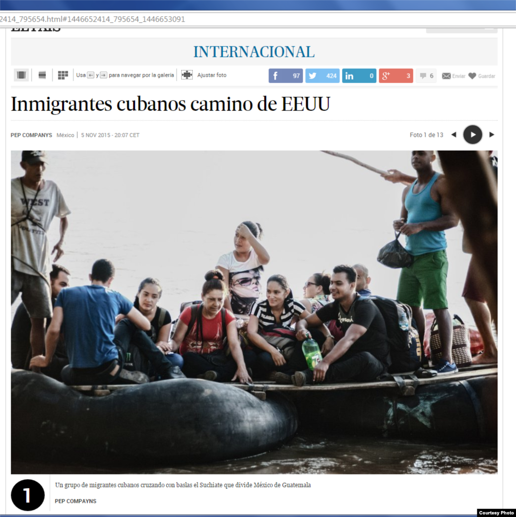 Un grupo de migrantes cubanos cruzando el Suchiate, municipio que divide México de Guatemala. Según El País esta es una ruta común para cubanos tratando de llegar a Estados Unidos a través de México. 