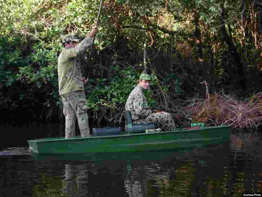 Antonio Castro de cacería, probablemente en La Deseada, propiedad exclusiva de su padre en Pinar del Río. (Luis Domínguez)