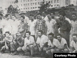 Jóvenes cubanos presos en Topes de Collantes / Escambray antes de llevarlos al presidio Modelo