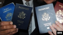 Pasaportes, de Venezuela y Estados Unidos.