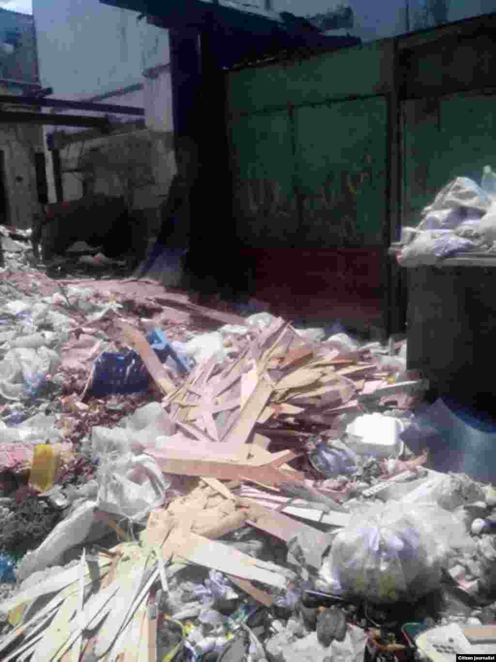  Calle Gloria entre Águila y Revillagigedo, municipio Habana Vieja.