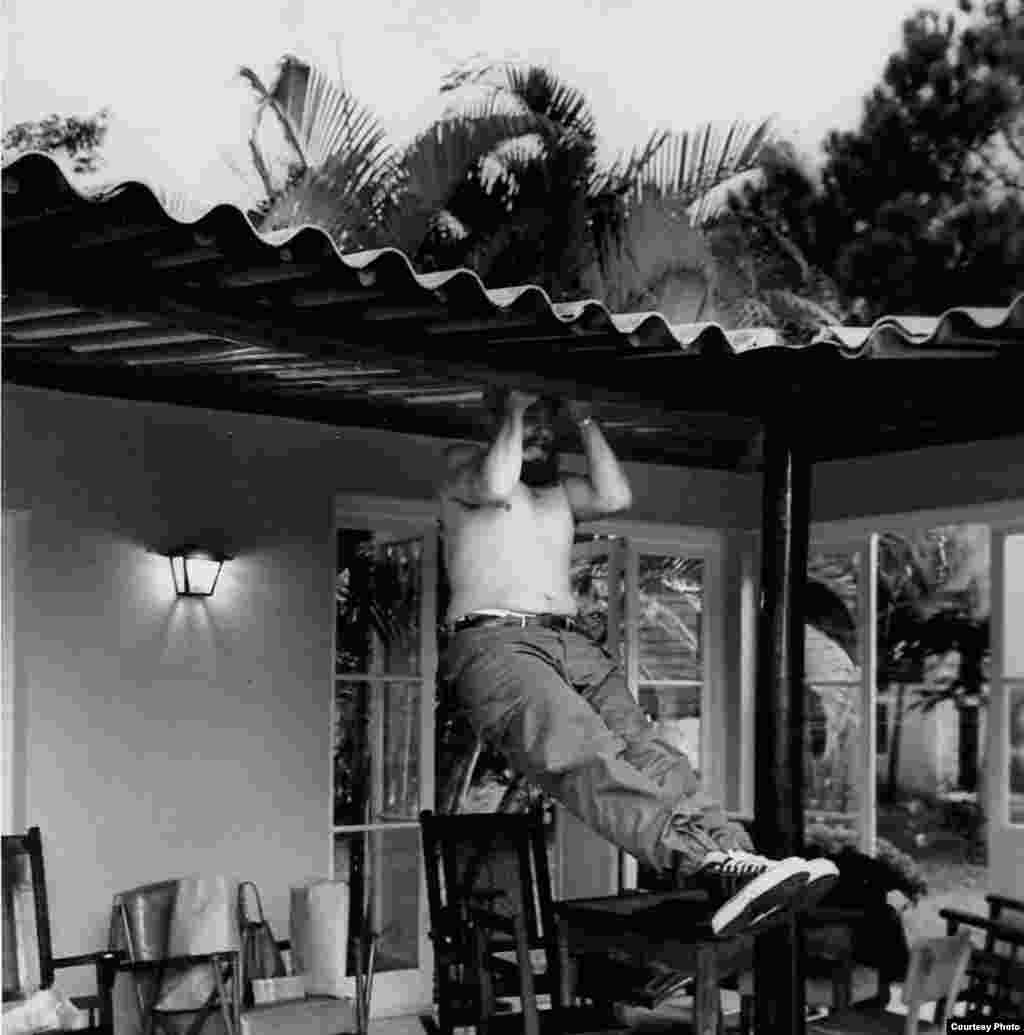 Fidel Castro se ejercita en la Mansión del Valle, otra residencia exclusiva en la carretera que va al hotel Colony de la Isla de la Juventud. (Luis Domínguez)
