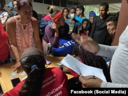 Residentes de Guantánamo evacuados por el paso del huracán Melissa.