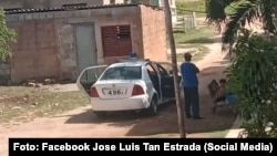 Policía recorre las calles tras las protestas de ese sábado en Gibara, Holguín