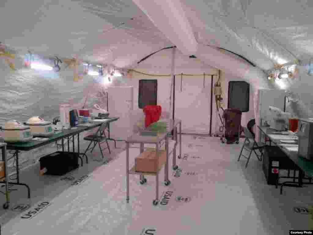 Laboratorio de campaña facilitado por el ejército de EE UU en Liberia.