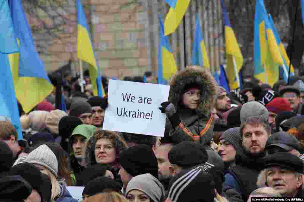 Los ucranianos salieron a recordar a los caídos en febrero del 2014 en el Euromaidán.