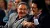 Abel Prieto junto a Raúl Castro. Foto Archivo REUTERS/Claudia Daut 