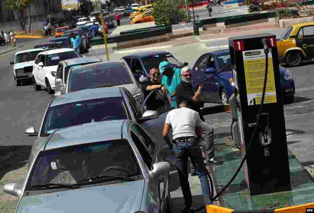 La gasolina especial solo se venderá en efectivo y a los turistas hasta que se agote. 